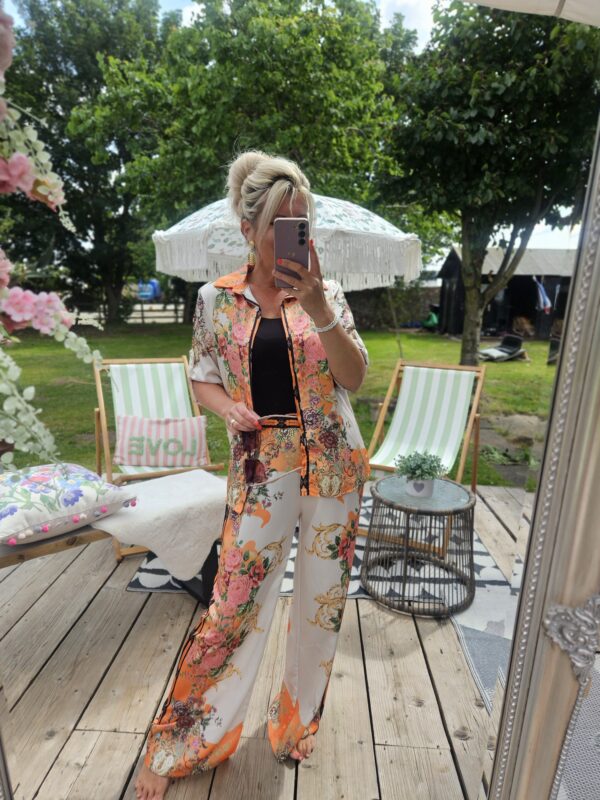 Tropicana set