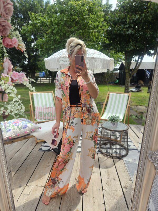 Tropicana set