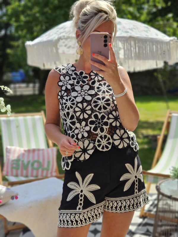 Nelle top