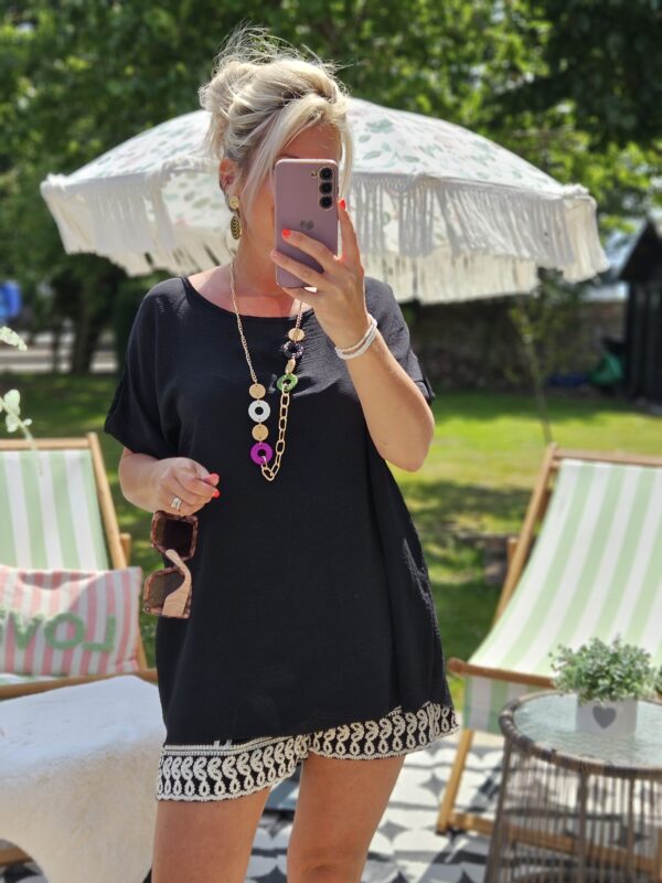 black necklace top