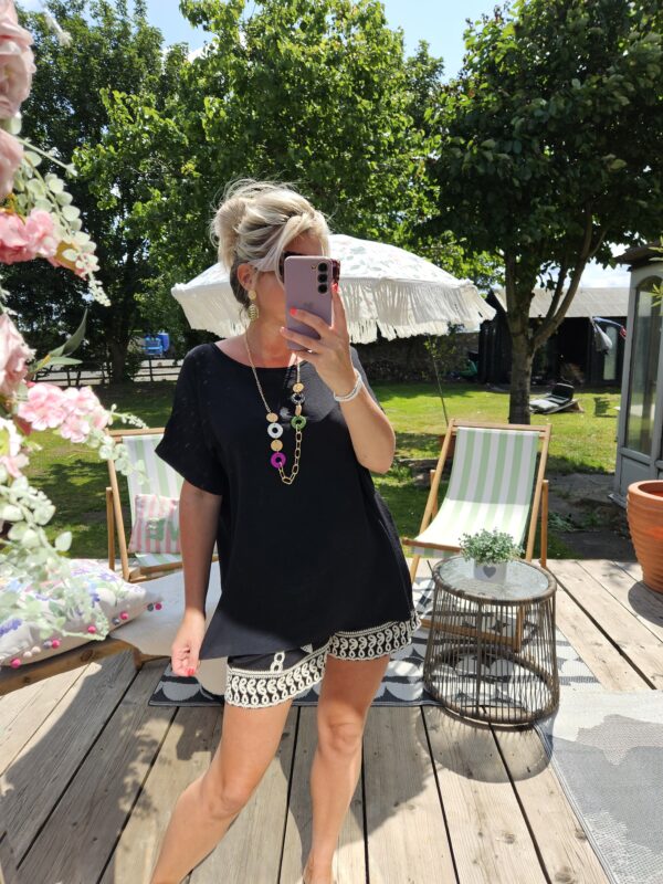 black necklace top