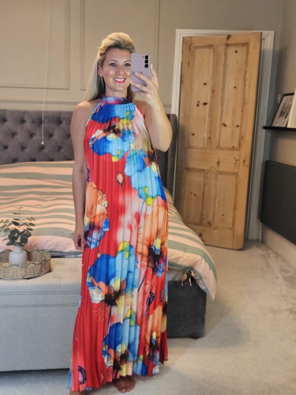 Pleated maxi dress red