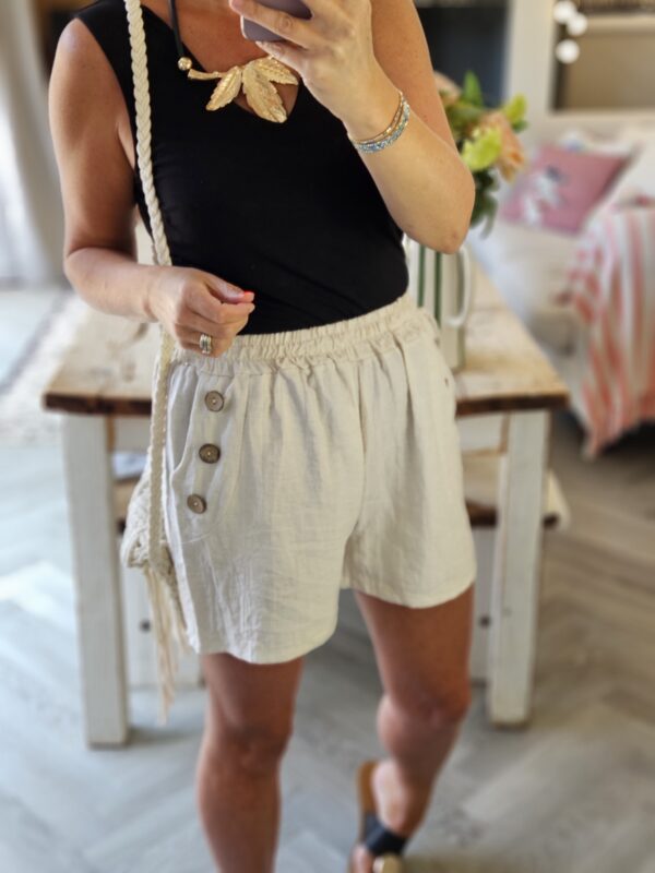 Button shorts ecru